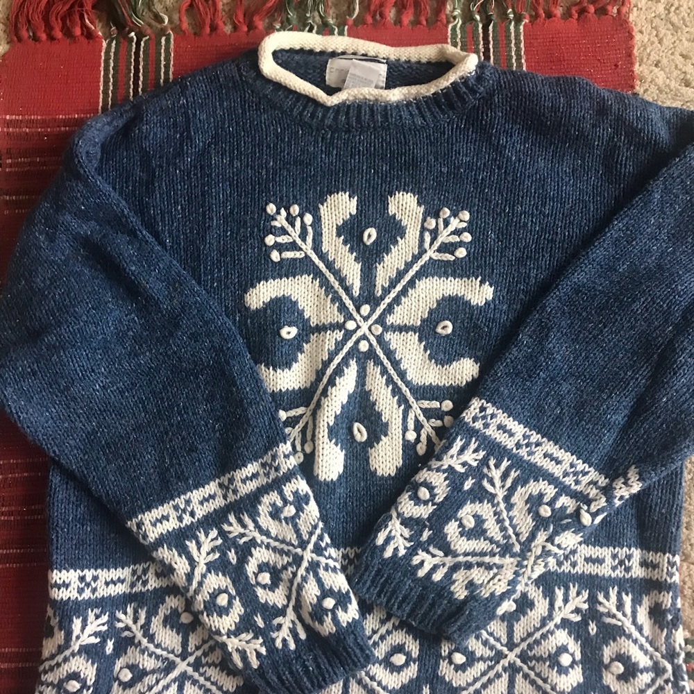 Size medium heavy knitted sweater excellent condition has snowflake on back too